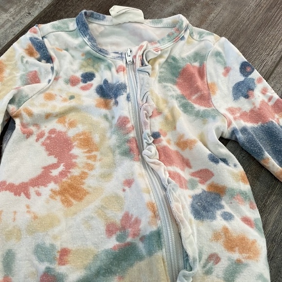 Angel Dear x Spearmint Love 6-12 month zippered tie dye romper & rainbow pajama - Picture 3 of 12
